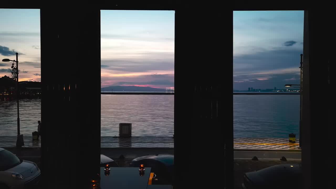 从餐厅内部的外部视图，相机跟踪侧面视频下载