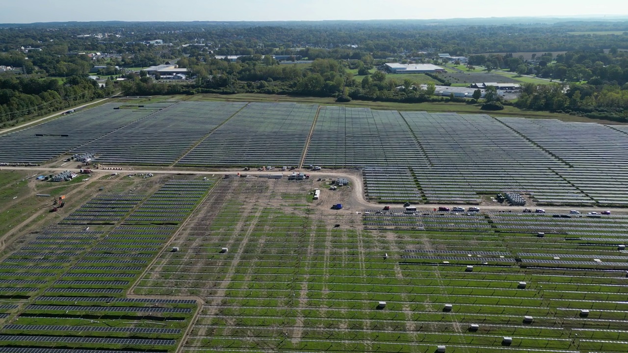 太阳能农场的空中天桥视频下载