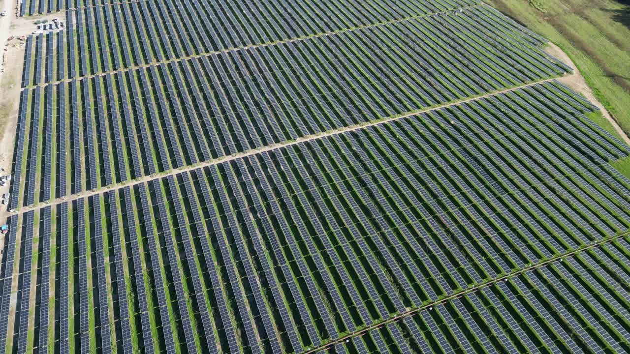 太阳能农场的空中天桥视频下载