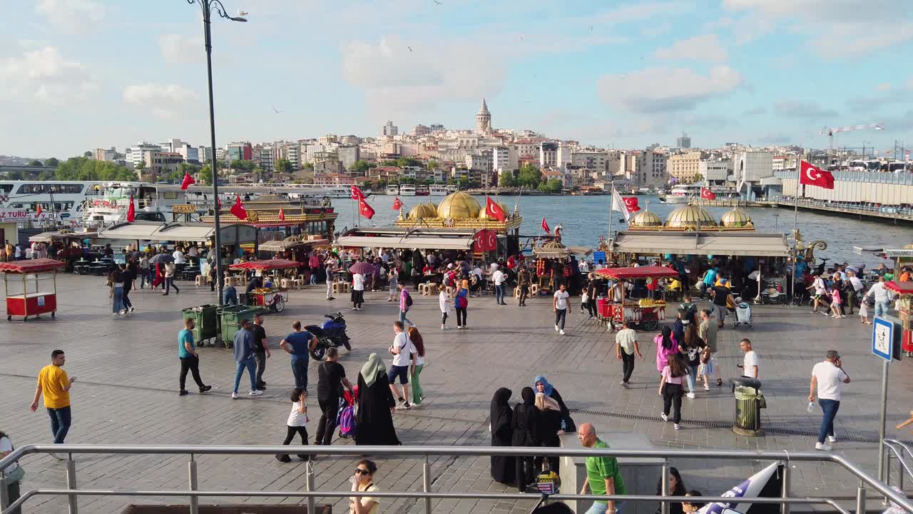 Eminönü土耳其伊斯坦布尔广场视频下载