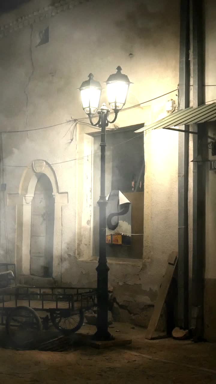 有烟雾的暗巷垂直视频视频素材