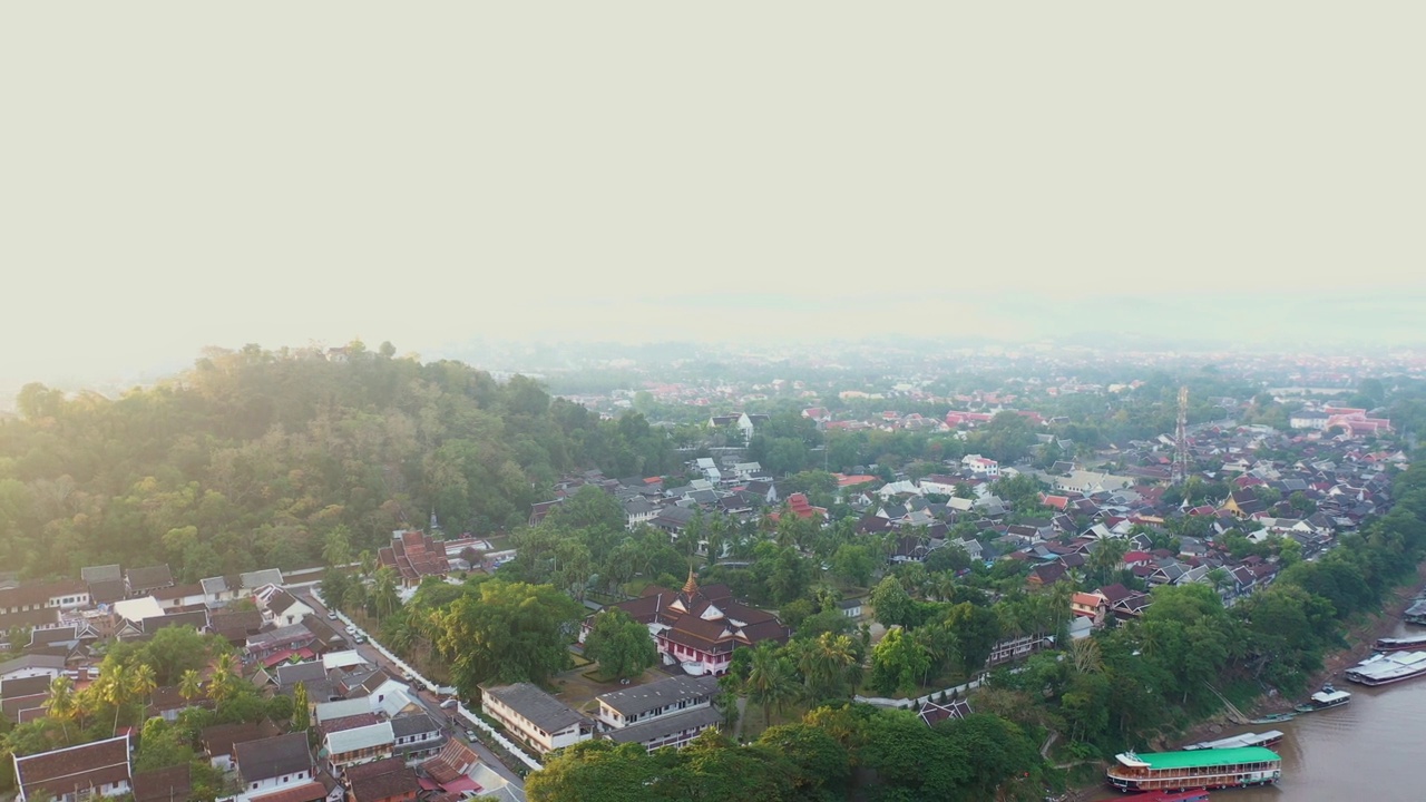 老挝人民民主共和国琅勃拉邦地标鸟瞰图视频下载