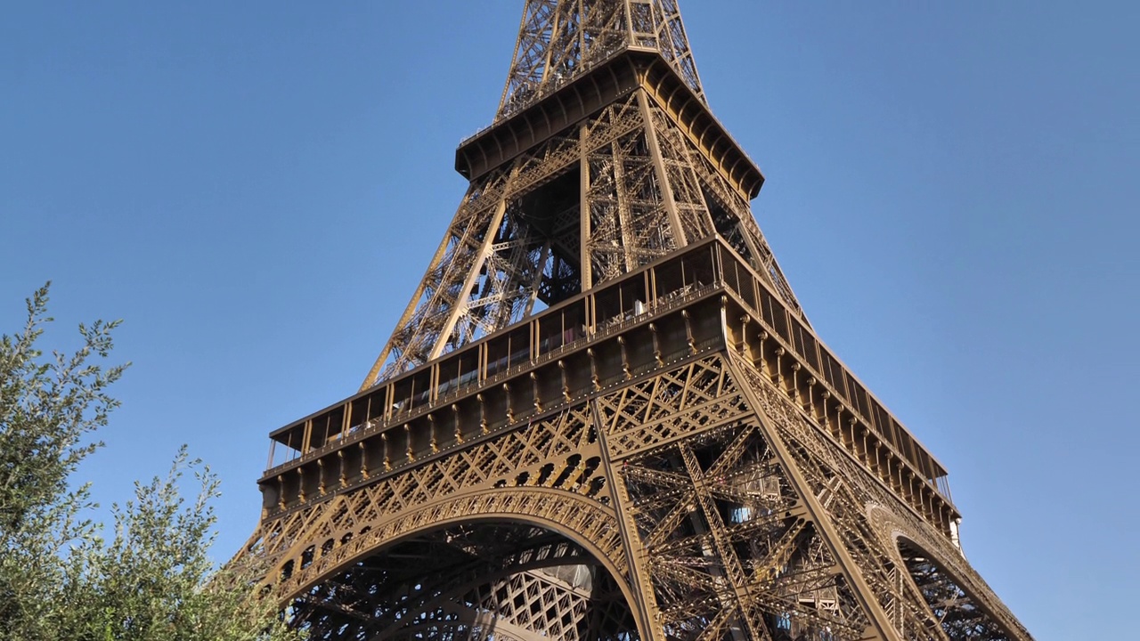 法国巴黎的埃菲尔铁塔视频素材