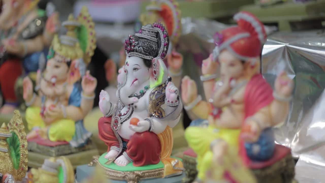 崇拜印度教的甘尼萨神视频素材