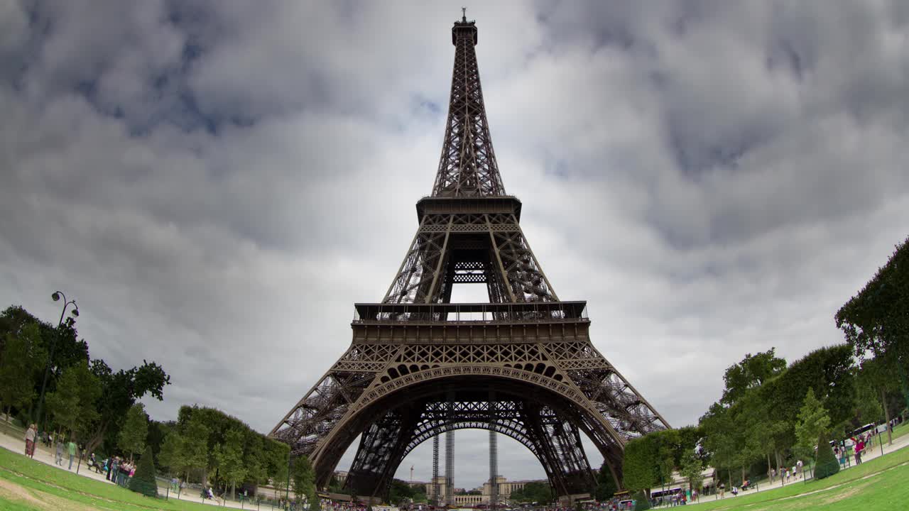 法国巴黎的埃菲尔铁塔视频下载