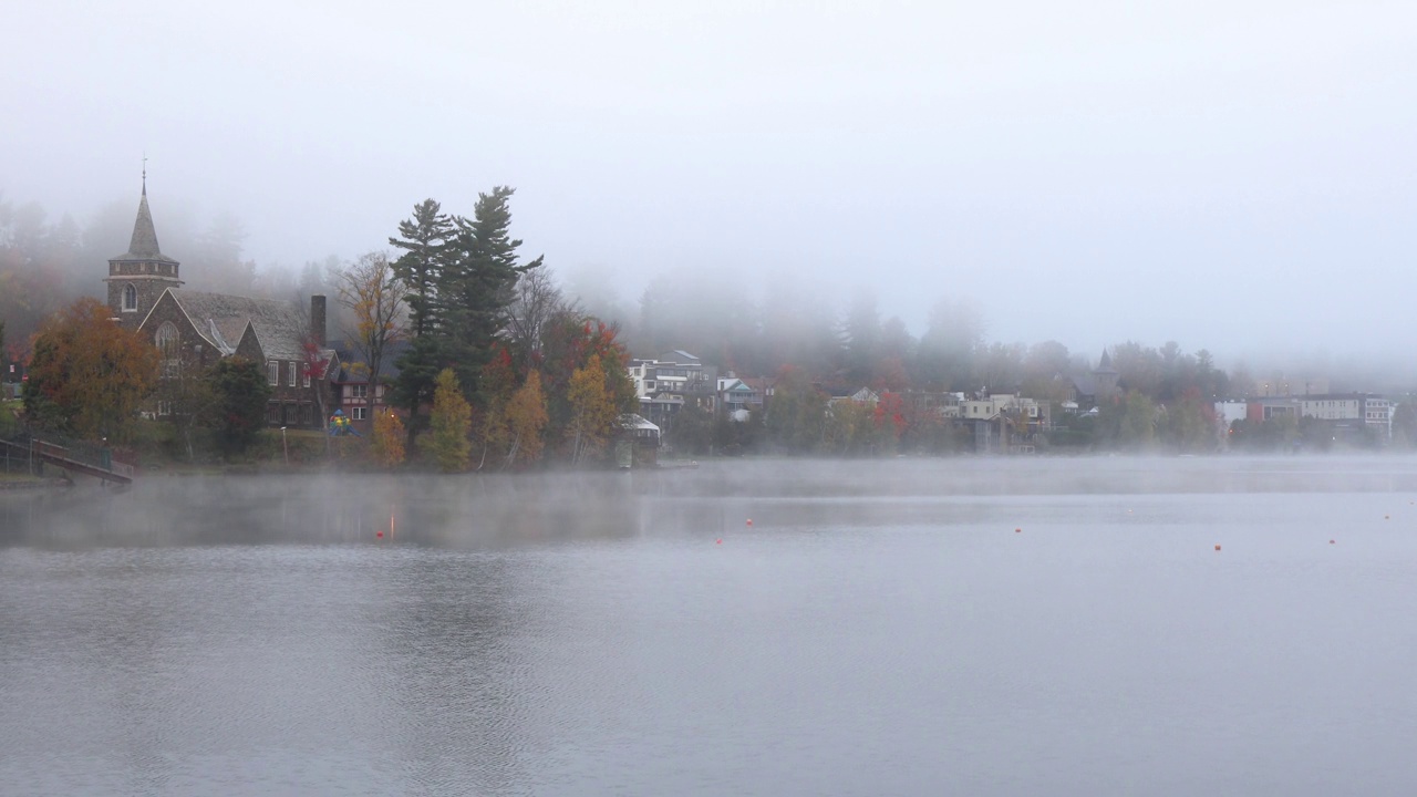 普莱西德湖的秋雾视频下载