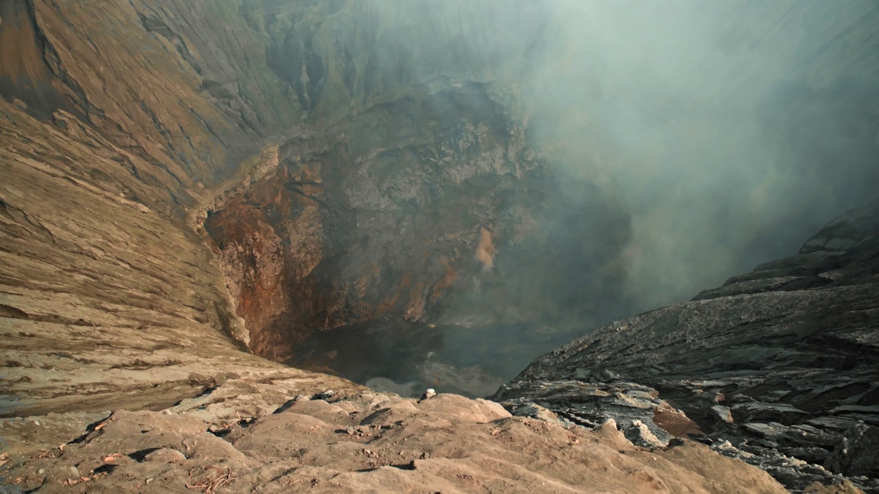 爪哇岛上冒着热气的活火山Bromo的视频视频下载