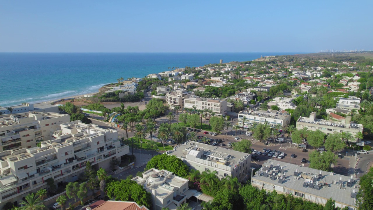 位于以色列什昆haprogresvim的赫兹利亚沙龙海滩的入口-它靠近城市中最昂贵的社区视频下载