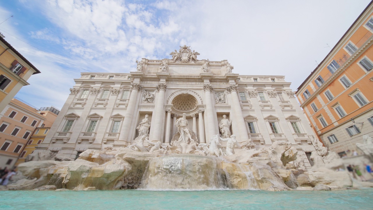 特莱维喷泉是意大利罗马市中心著名的喷泉地标。视频下载