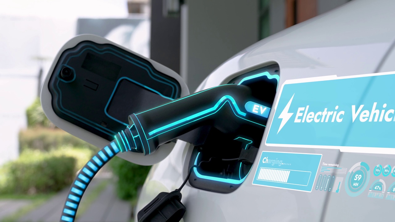 电动汽车在未来的家庭充电站充电。细读视频下载
