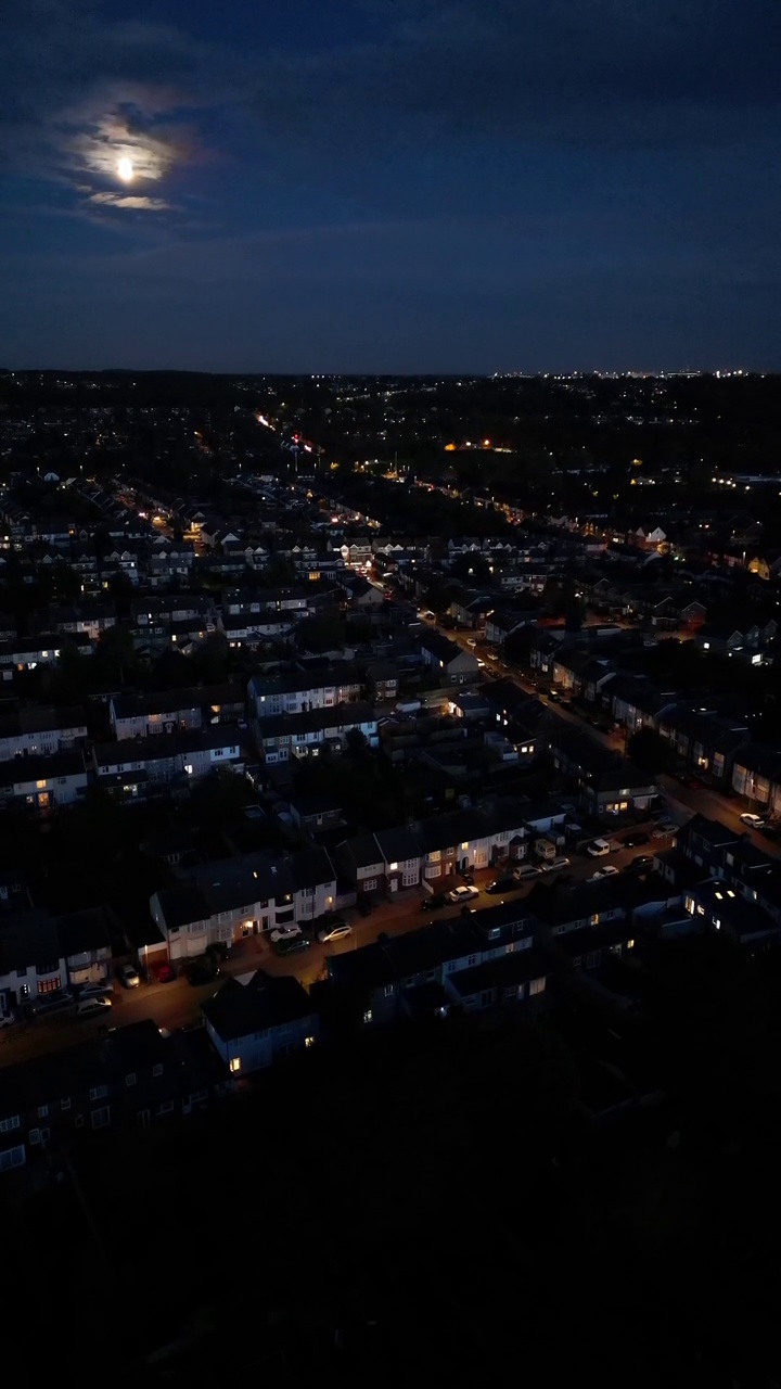 日落后英国小镇的航拍画面视频下载