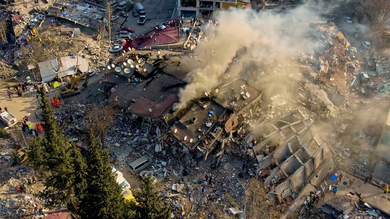 地震对城市的破坏，地震后倒塌的建筑物视频下载