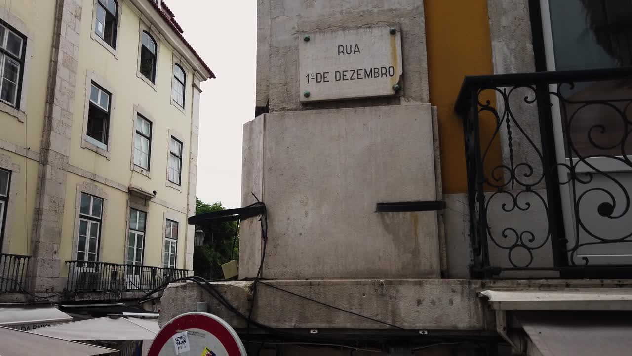 位于里斯本罗西奥广场中心的佩德罗四世圆柱视频下载