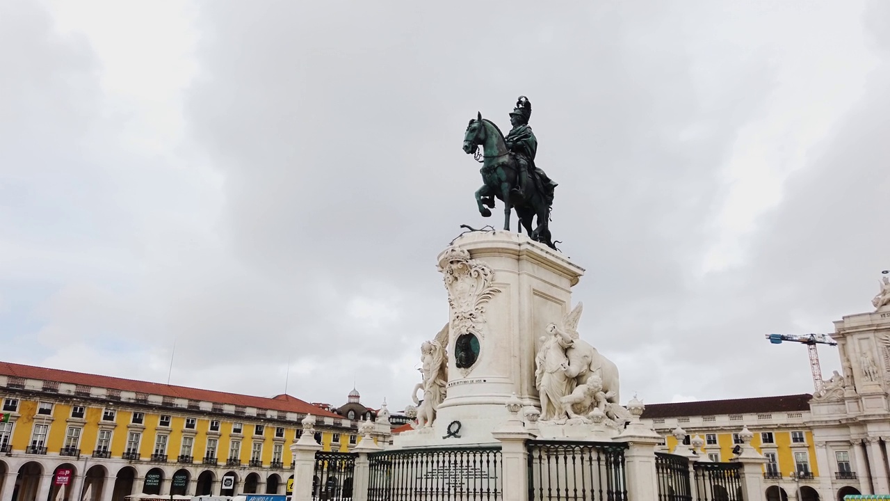 约瑟夫一世在里斯本的骑马雕像视频下载