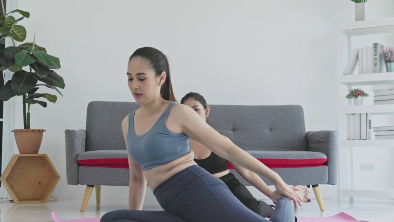 女性练瑜伽视频下载