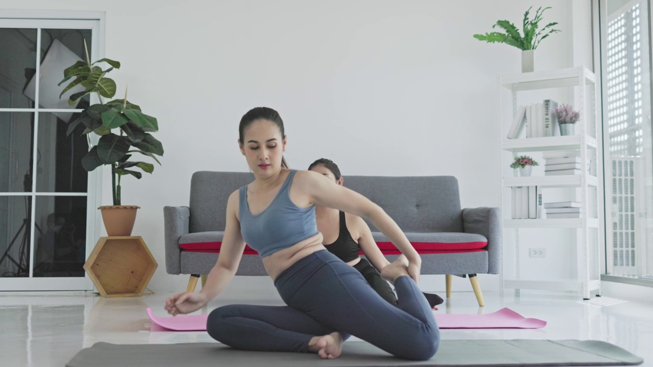 女性练瑜伽视频下载