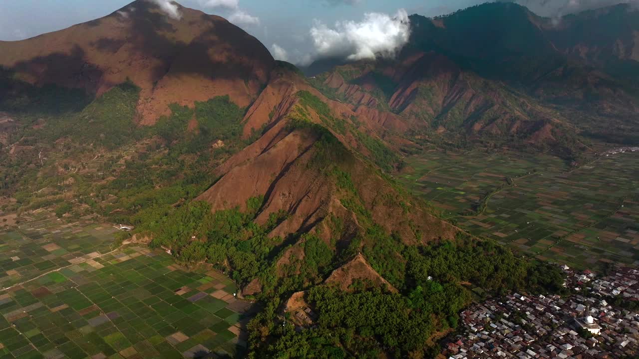 印度尼西亚龙目岛Sembalun村农村航拍-无人机4K视频下载