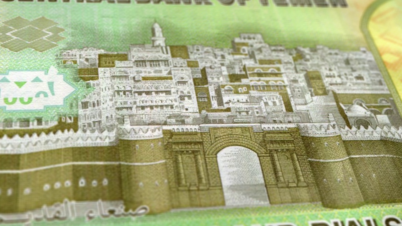 也门也门里亚尔1000钞票，一千也门里亚尔，也门里亚尔的特写和宏观视图，跟踪和多莉拍摄1000也门里亚尔钞票观察和储备方面，也门里亚尔货币背景，也门视频下载