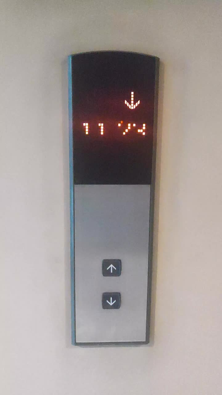 电梯下降时显示楼层数视频下载