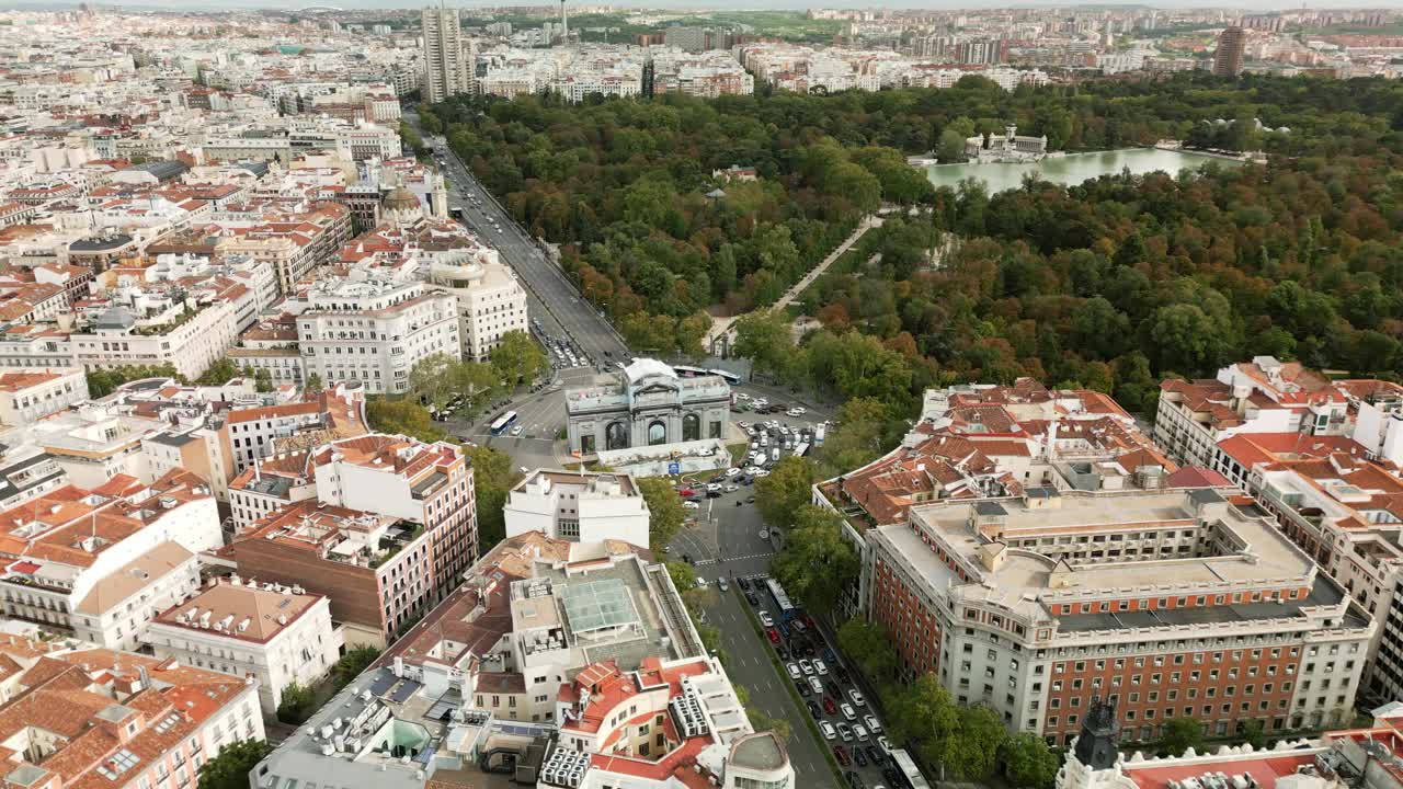 马德里市中心的La Puerta de alcal<e:1>视频下载