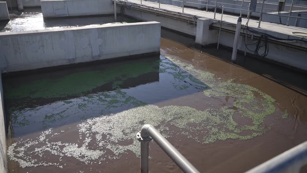 污水处理厂。污水净化池视频素材
