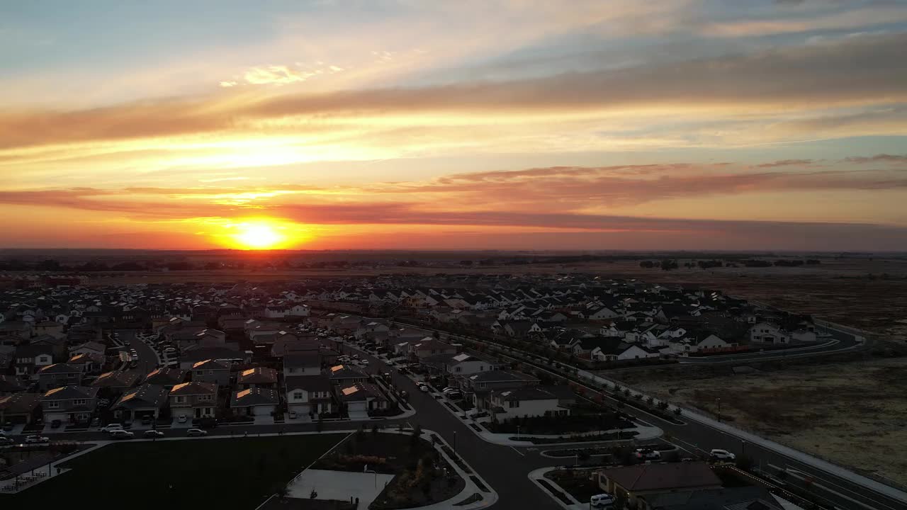 美国加州郊区充满活力的日落视频下载