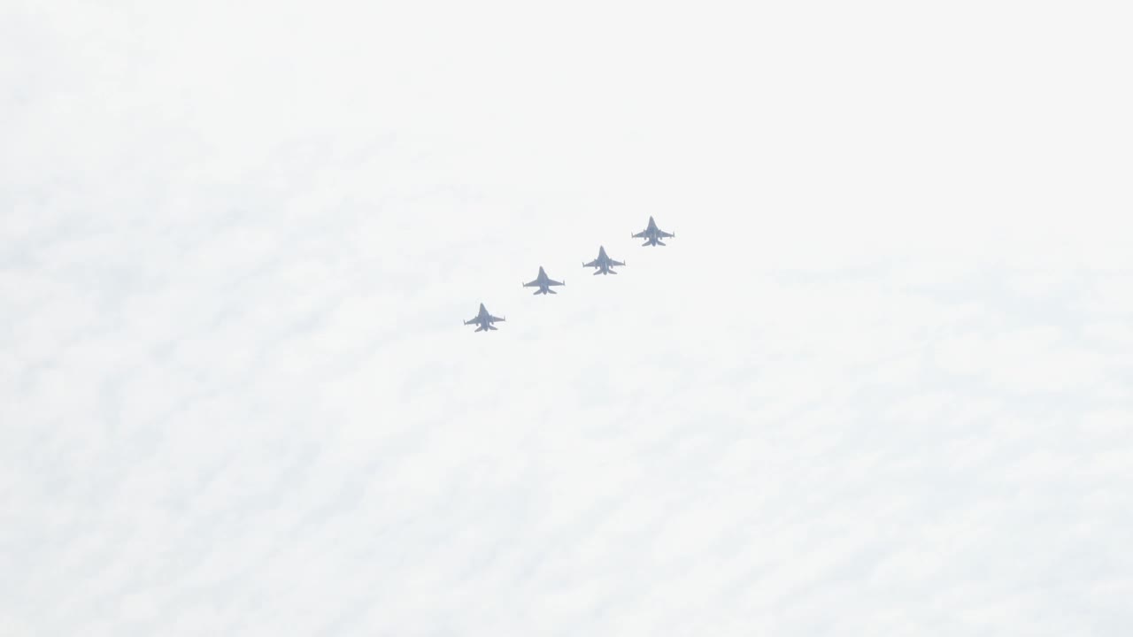 F16猎鹰训练飞行视频素材