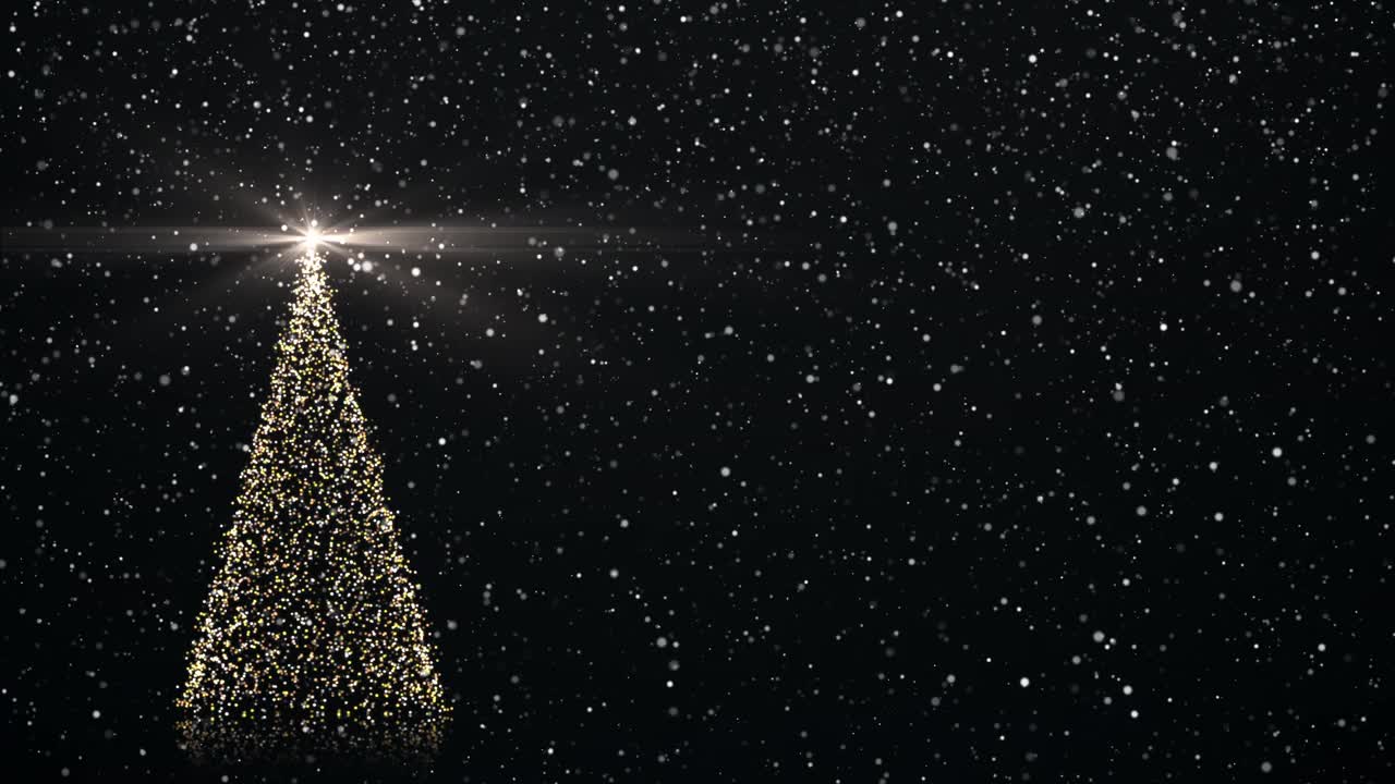 圣诞树在黑暗的背景上闪耀着光芒和飘落的雪花视频下载