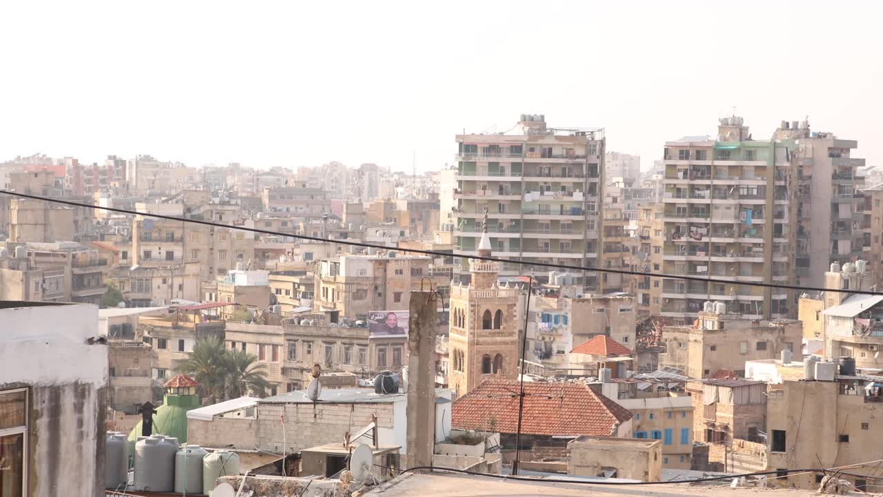 黎巴嫩北部黎波里一座阿拉伯城市的中东公寓楼视频下载
