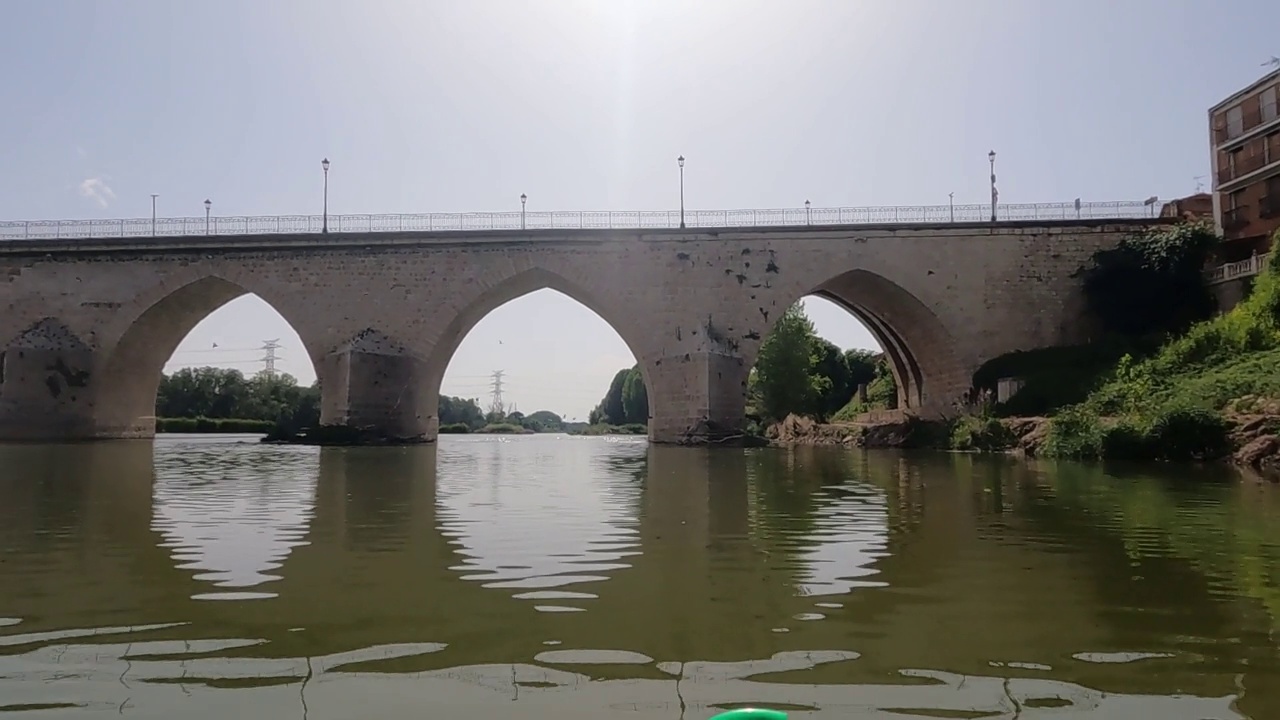 西班牙tordesillas，杜罗河上的石桥。视频下载