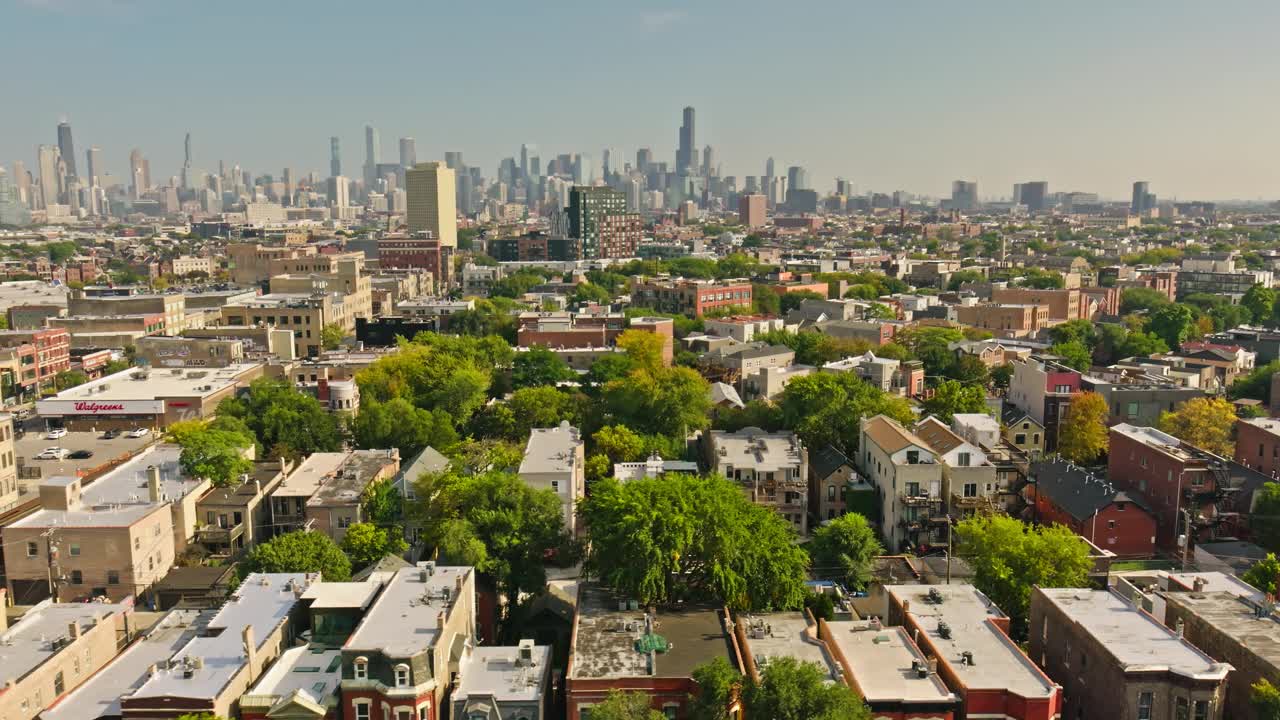 从柳条公园向右俯瞰芝加哥天际线视频素材