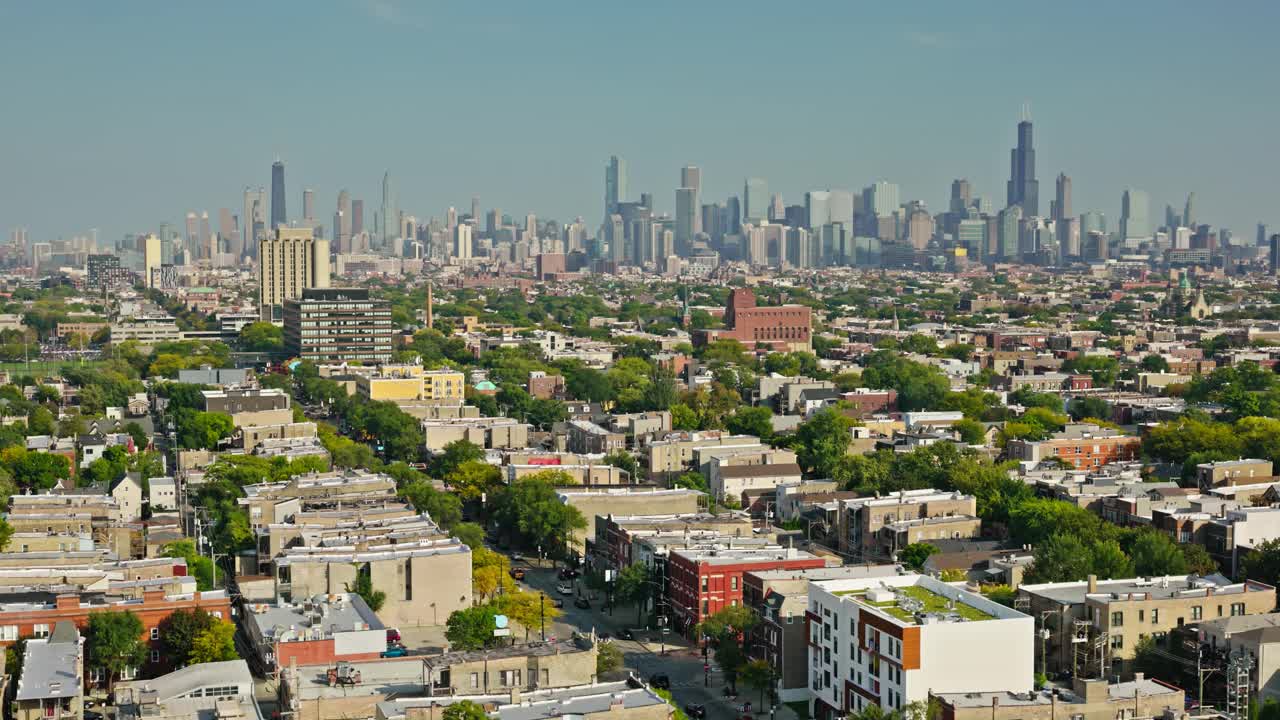 从洪堡公园向左转无人机拍摄的芝加哥环线视频下载