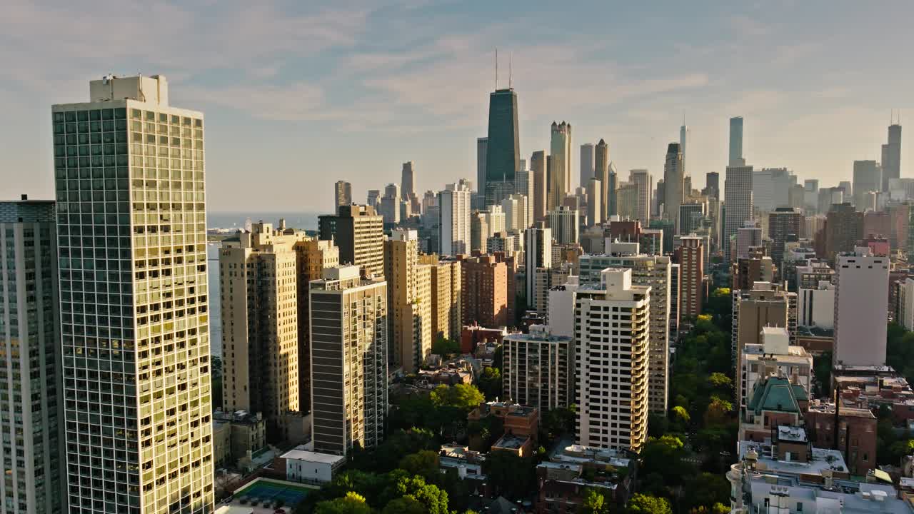 靠近北区和黄金海岸，芝加哥-空中视频下载