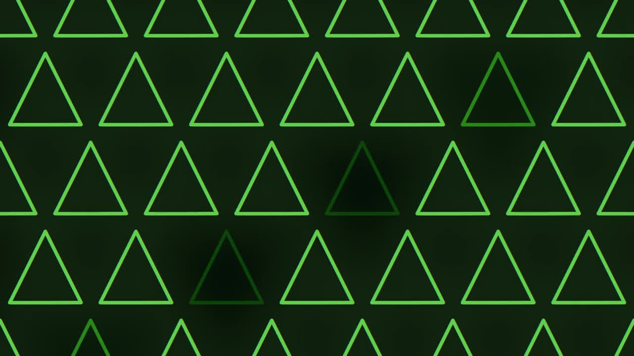 未来的几何绿色三角形图案在黑色背景视频下载