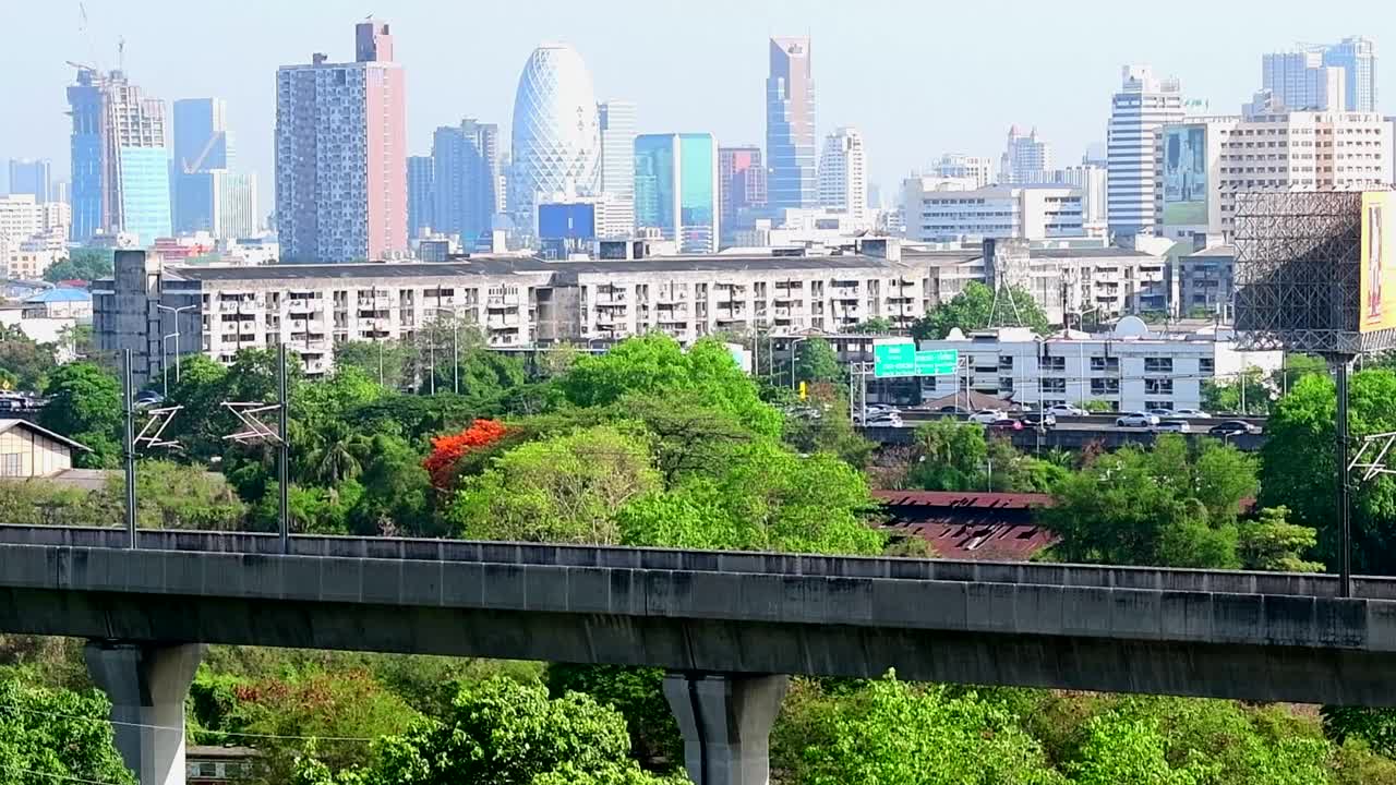 机场铁路连接曼谷素万那普机场的“城市线”视频下载