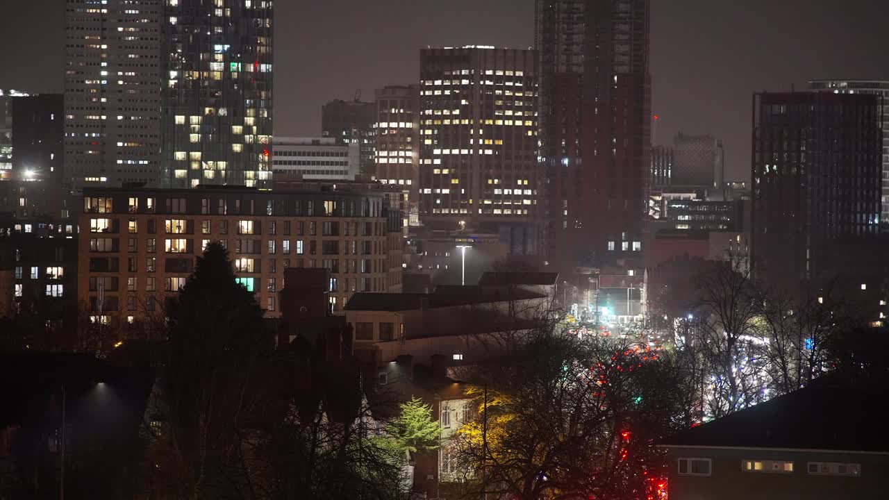 伯明翰市中心的夜晚。视频下载
