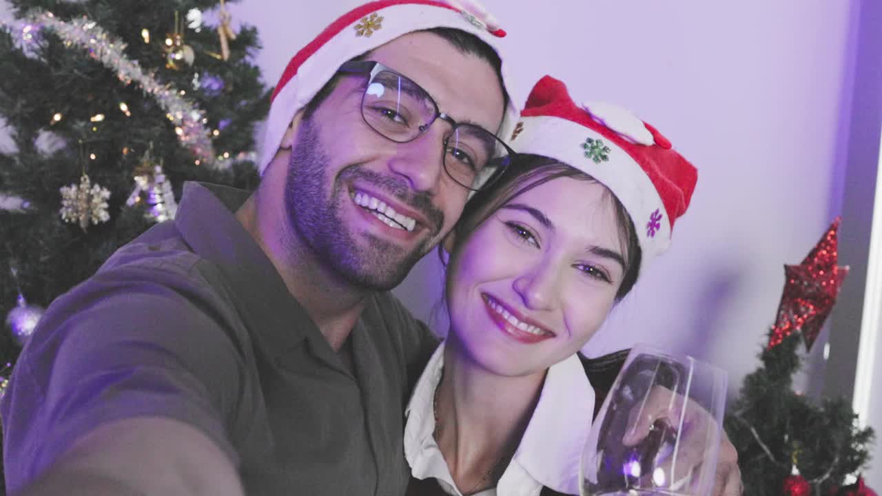 夫妇庆祝圣诞节视频下载