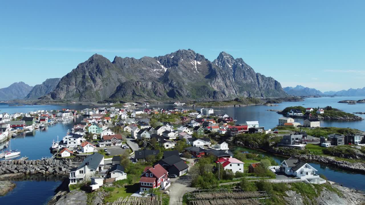 挪威罗弗敦群岛渔村鸟瞰图视频下载