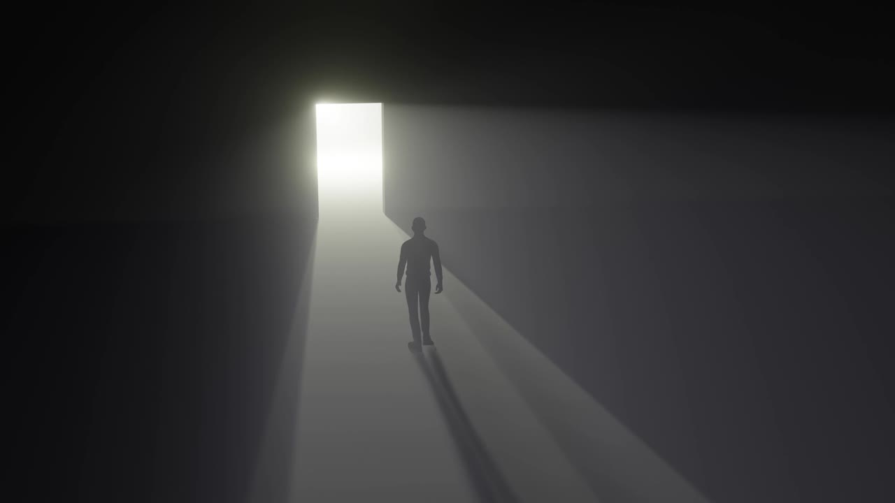 一个人穿过一扇门，走进雾蒙蒙的光线里视频下载