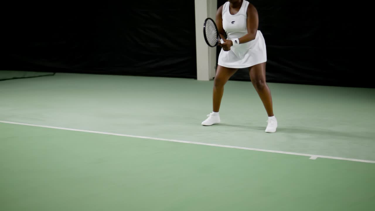 参加单打比赛的女网球运动员视频下载