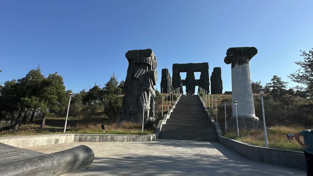 格鲁吉亚第比利斯纪事纪念碑的延时摄影视频下载