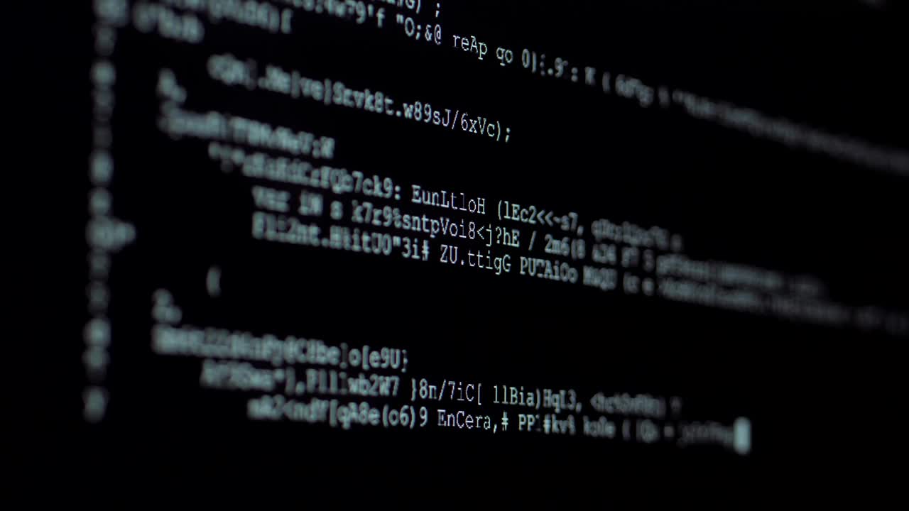 程序代码。计算机编程代码卷轴。源代码在监视器屏幕上。视频下载