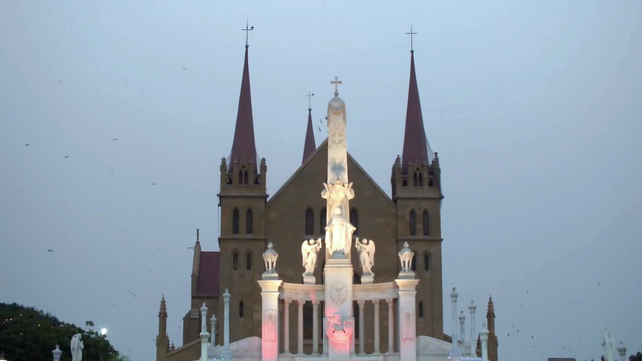 圣帕特里克教堂的夜景视频下载