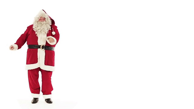 高清视频有趣的圣诞老人跳舞孤立在白色的copyspace视频素材