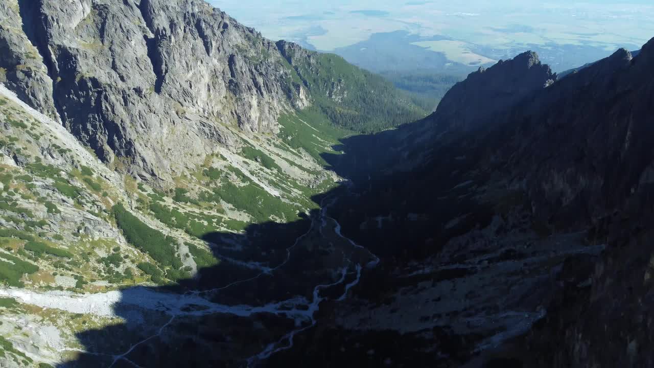 风景秀丽的山景。高塔特拉，斯洛伐克视频下载
