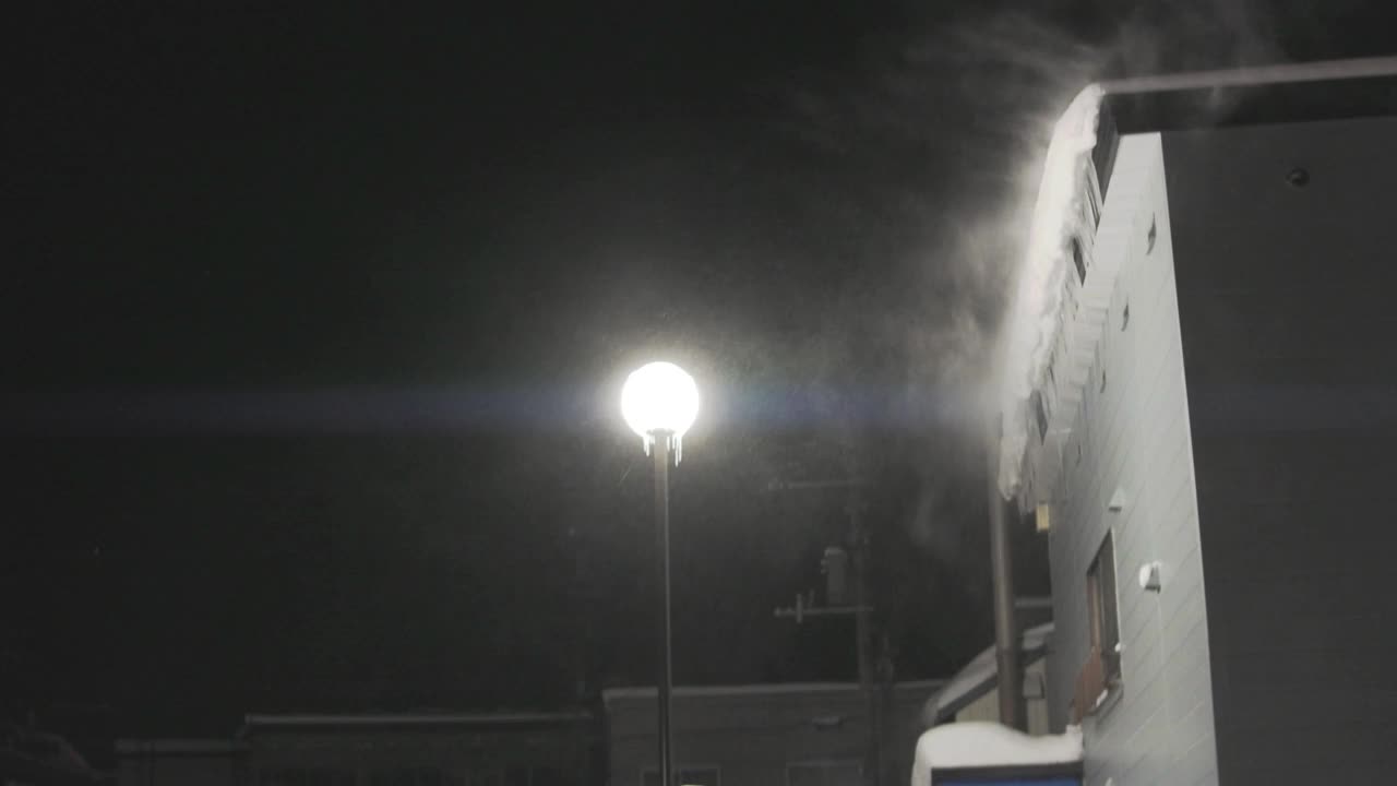 日本北海道别邑被强风吹起的雪视频素材