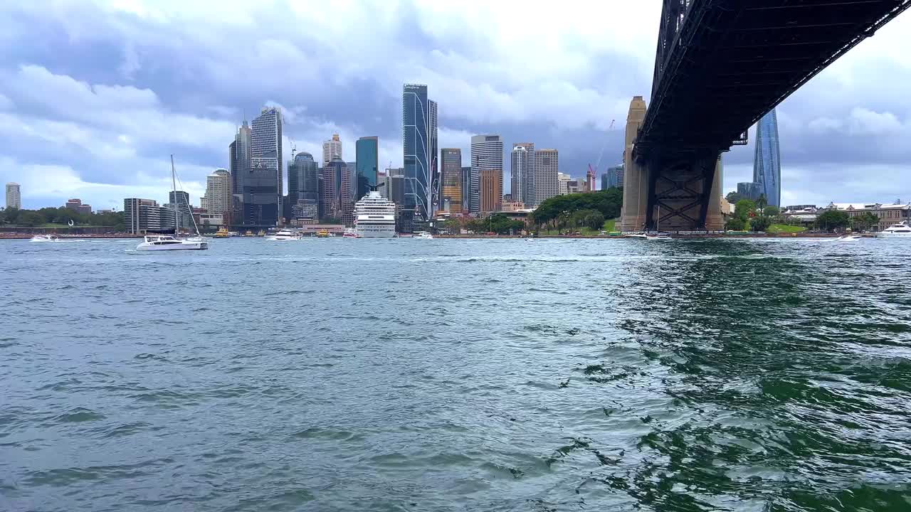 澳大利亚新南威尔士州新年前夜，悉尼港大桥和悉尼市CBD海港海滨视频下载