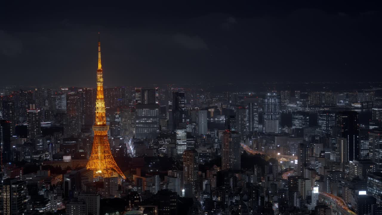 拍摄东京城市，包括建筑地标东京塔夜景，东京，日本视频素材