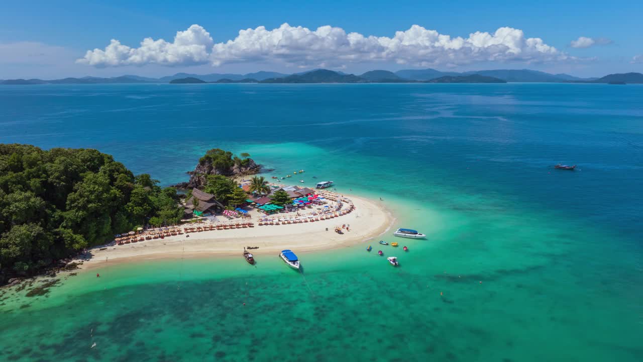 超延时无人机拍摄的Koh Khai岛，位于泰国攀牙的一个拥有美丽海滩的小岛视频下载
