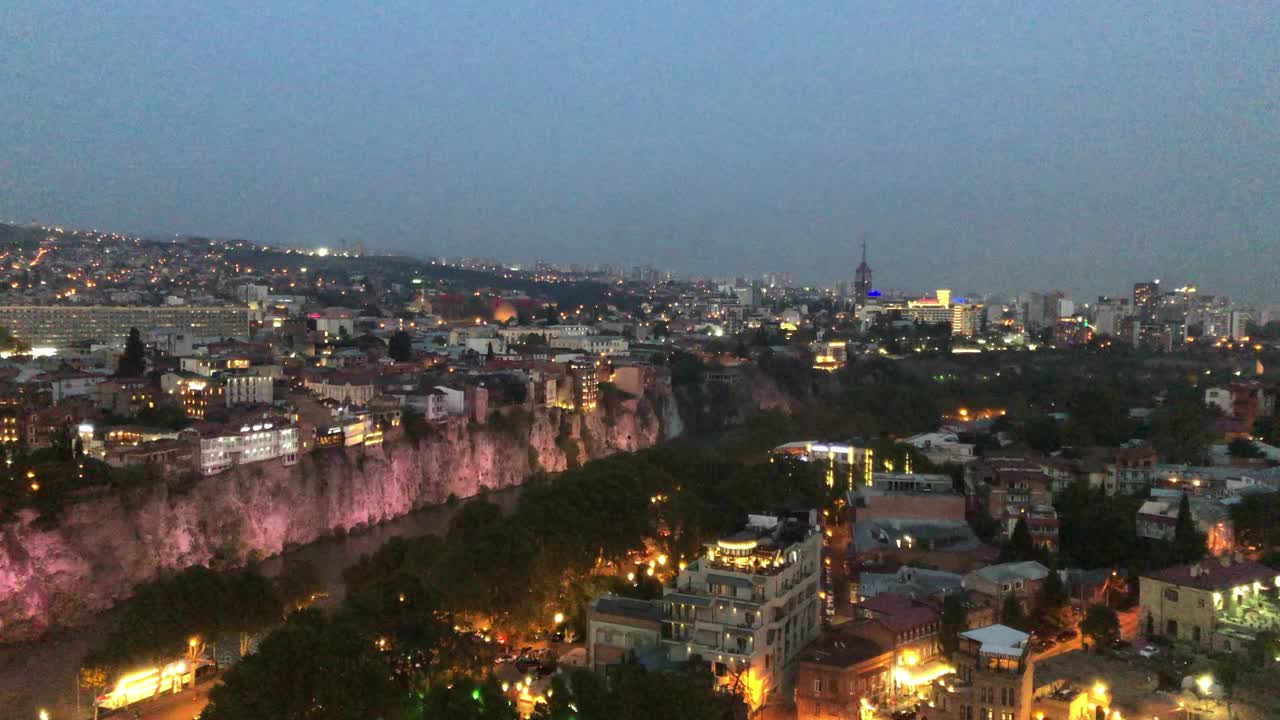 格鲁吉亚第比利斯市夜景，视频下载